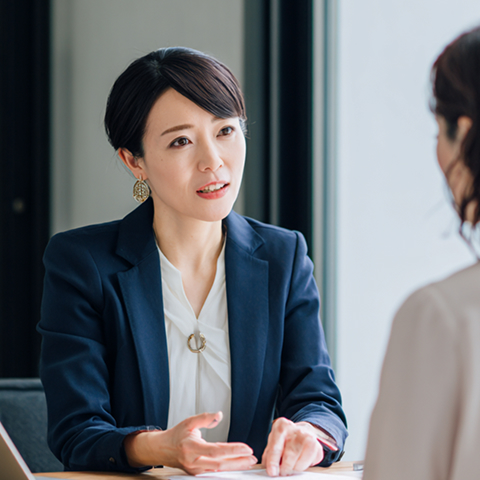 キャリアアドバイザーの仕事をする人物